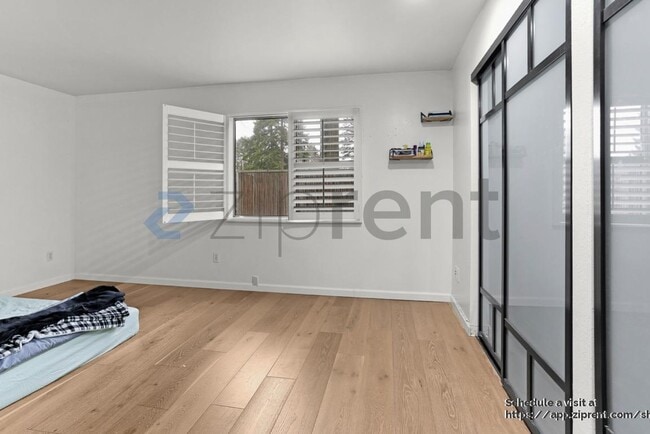 Building Photo - 402 4th Ave.