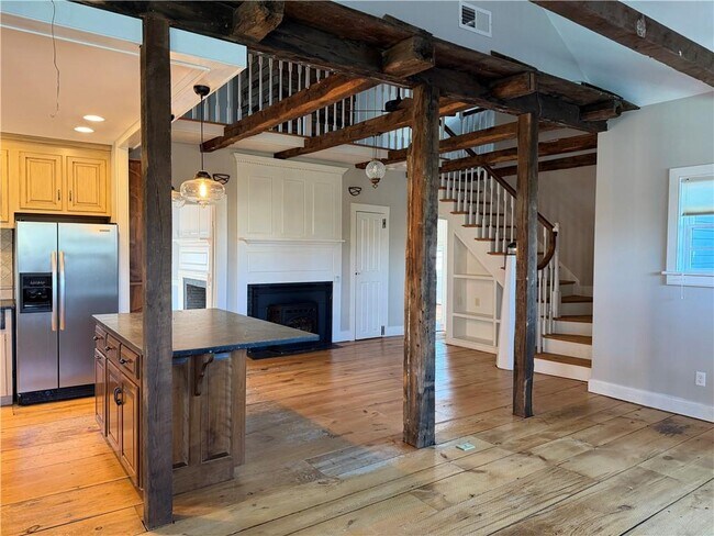 Building Photo - 31 Bradford St