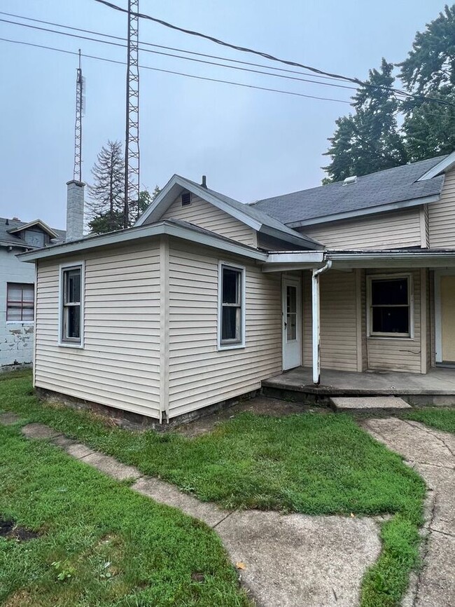 Building Photo - 2 Bedroom Unit in Dowagiac