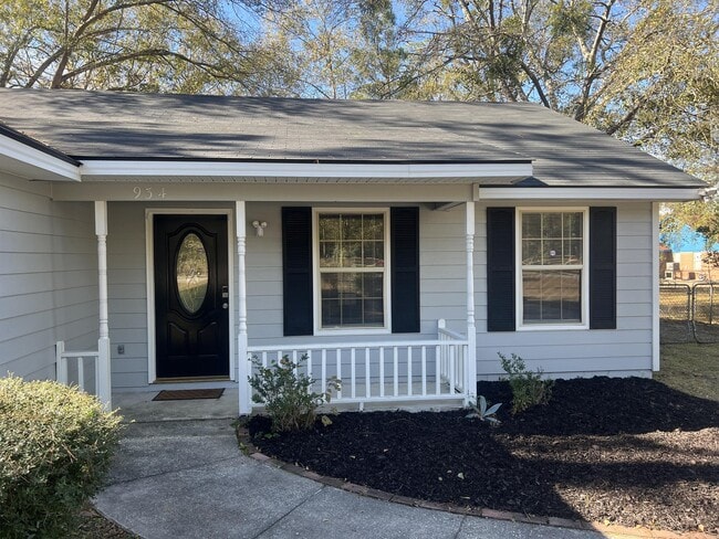 Building Photo - 934 Pineland Ave