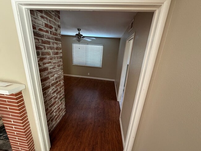 Building Photo - 4752 Crestview Dr