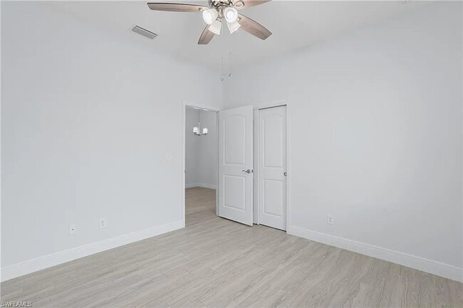 Building Photo - Spacious 4 Bedroom, 3 Bath Single-Family H...