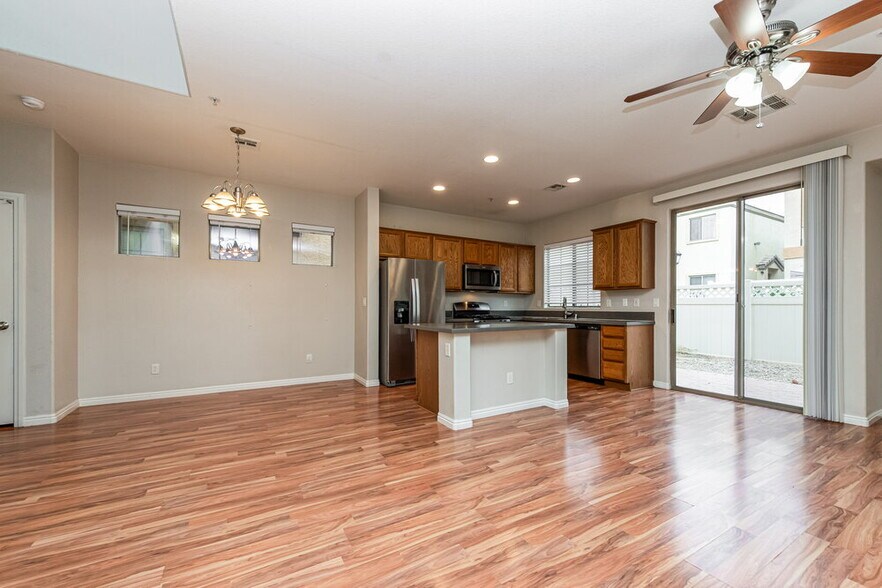 Building Photo - 712 Cades Cove Ave