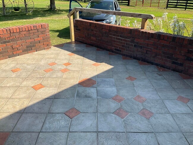 Building Photo - 205 N Ware Chappel Rd