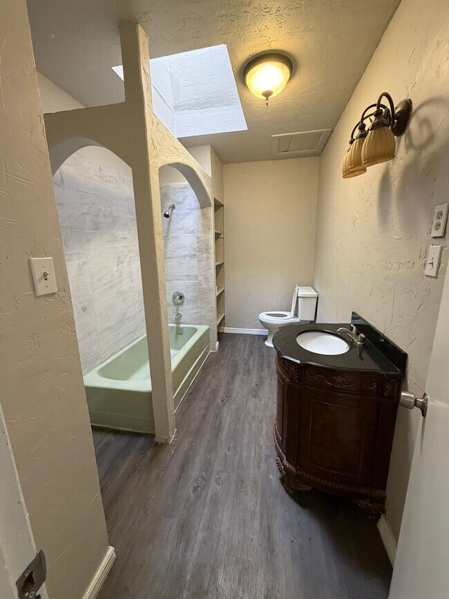 Building Photo - Versatile 4BD/3BA in Stratton Meadows – Gated Community + Private Lower-Level Suite