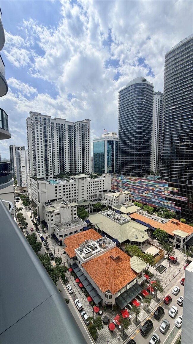 Building Photo - 1000 Brickell Ave