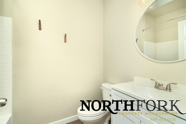 Building Photo - Welcome Home to Comfort & Convenience