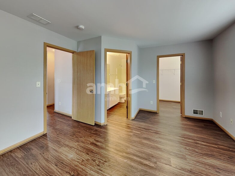 Building Photo - 21343 Earhart Ct