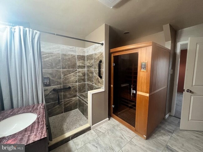 Building Photo - 502 3rd Ave SW