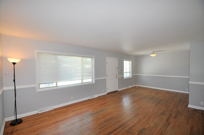 Building Photo - 2545 S Patton Ct