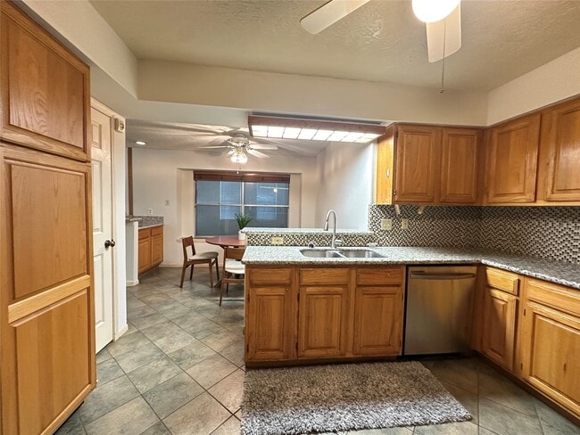 Building Photo - 3306 Kempwood Dr