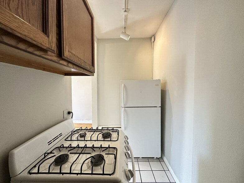 Building Photo - 457 W Melrose