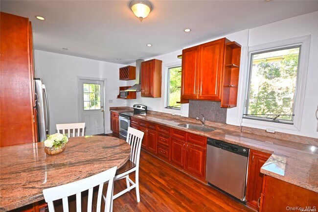 Building Photo - 21 Arrandale Ave