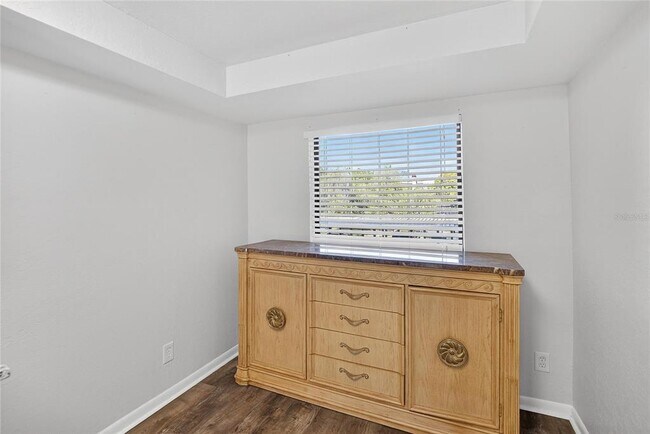 Building Photo - 2900 Cove Cay Dr