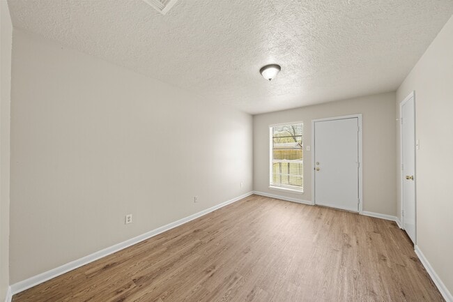 Building Photo - 9731 Youngcrest Dr