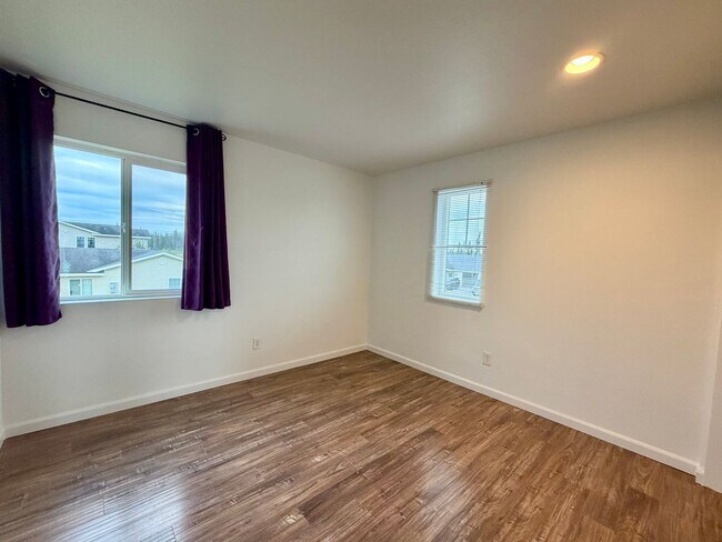 Building Photo - 148 Sierra Heights St