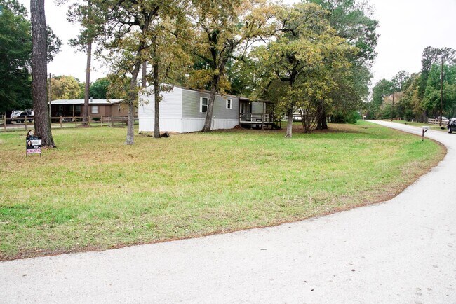 Building Photo - 23602 Saxon Way