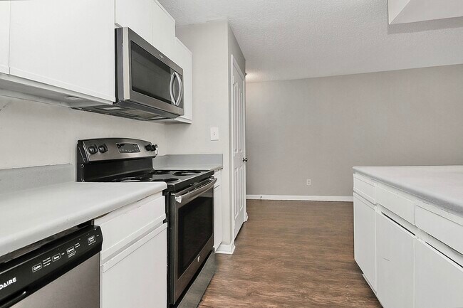 Building Photo - 7360 Rose Terrace Ct