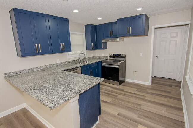 Building Photo - 5923 Bernice St