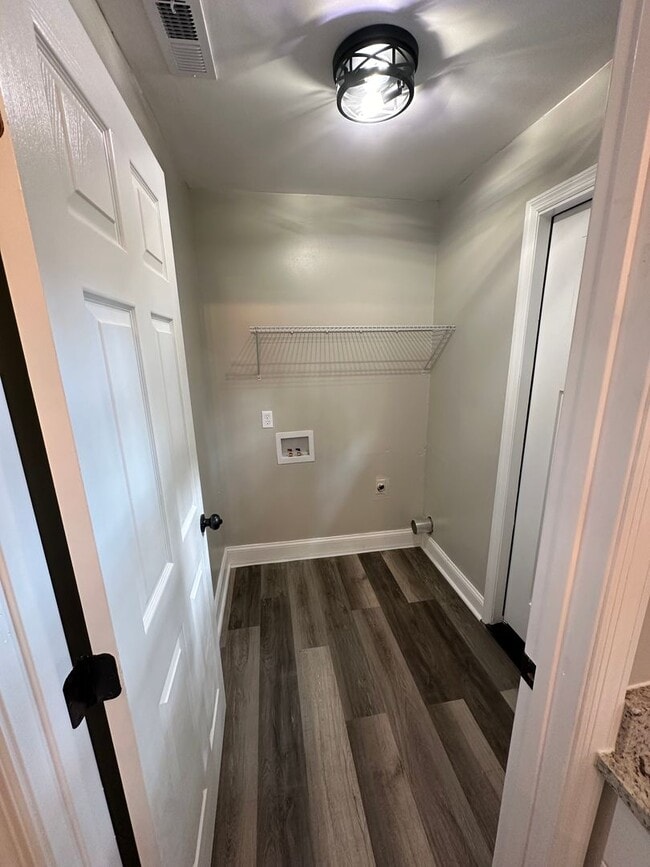 Building Photo - FOR LEASE - single family home in Hermitage, TN!