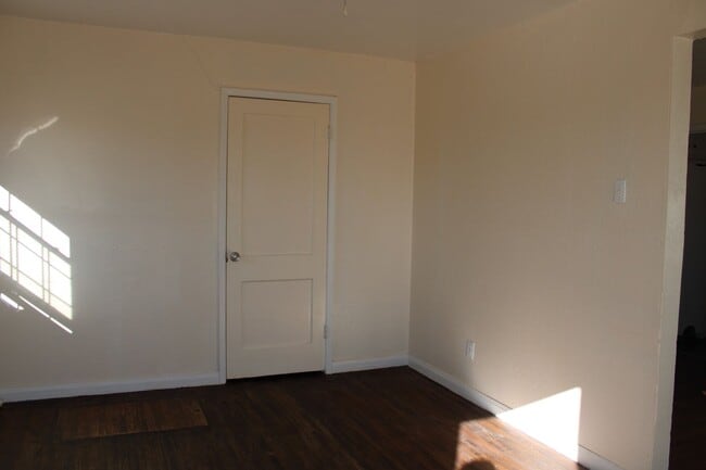 Building Photo - Close to Tinker