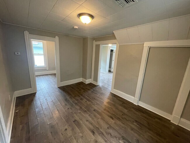Building Photo - 2096 W 93