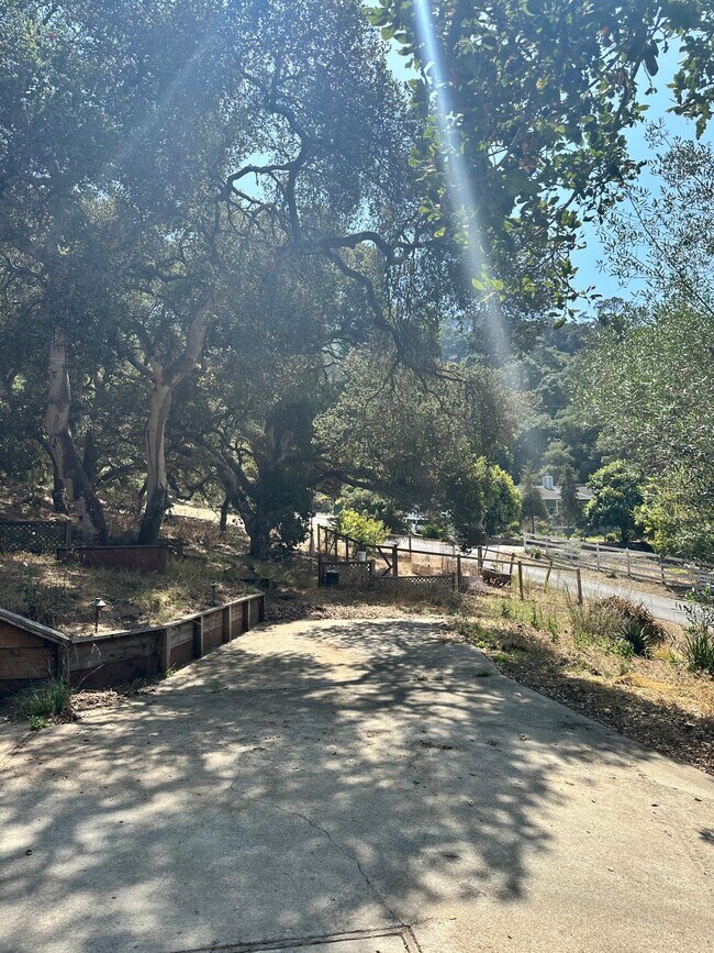 Building Photo - 2431 Rifle Range Dr