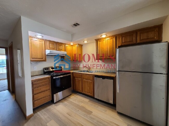 Building Photo - Three Bedroom Townhouse | Two Bath | Chandler