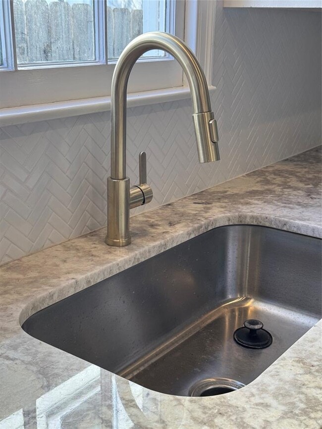 Building Photo - 4000 Ramsey Ave