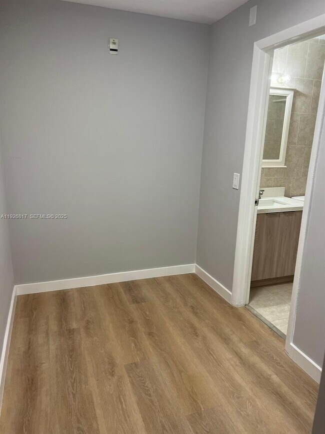 Building Photo - 7820 NE Bayshore Ct