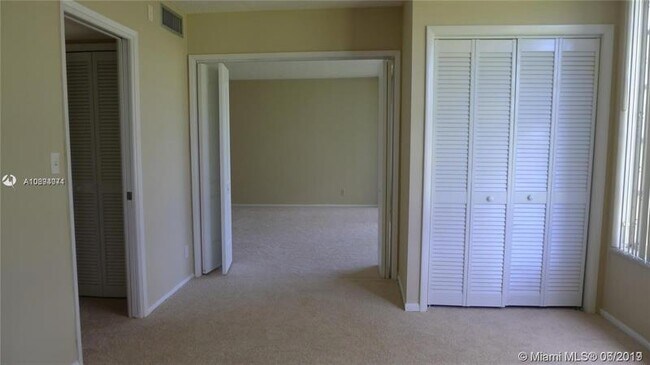 Building Photo - 2651 S Palm Aire Dr