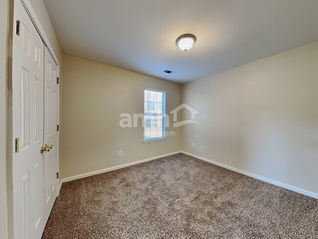 Building Photo - 614 Fairgreen Trl