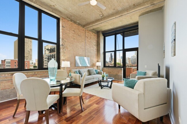 Building Photo - 320 E 21st St