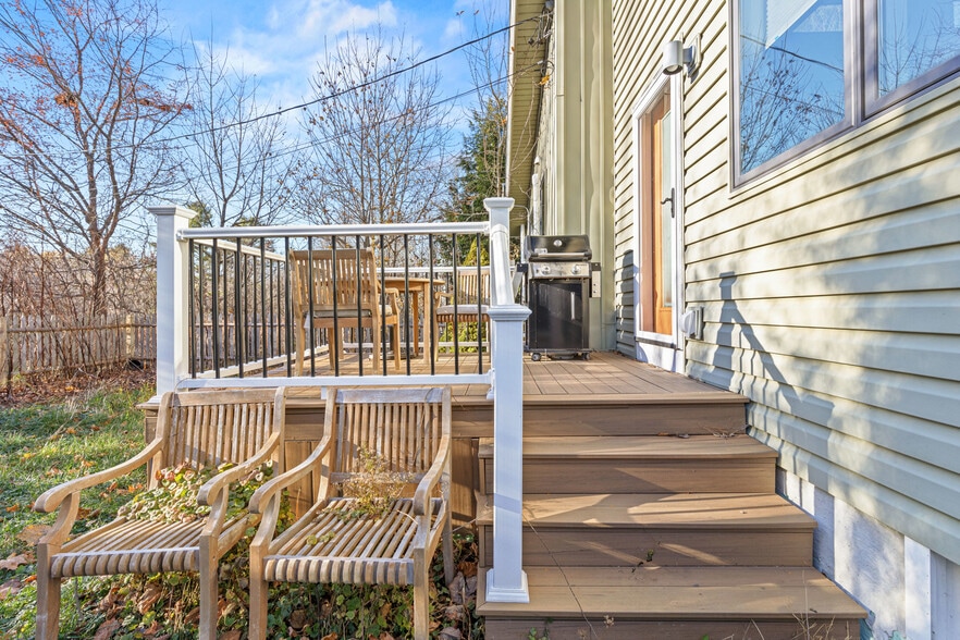 Building Photo - 18 Rosedale St