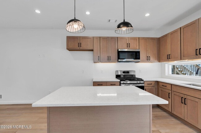 Building Photo - 211 Dewitt Ave