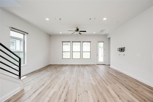 Building Photo - 9813 Evening Canopy Dr