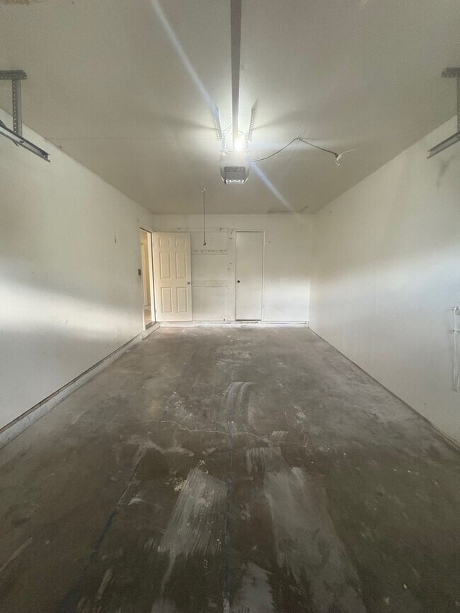 Building Photo - sim614/616