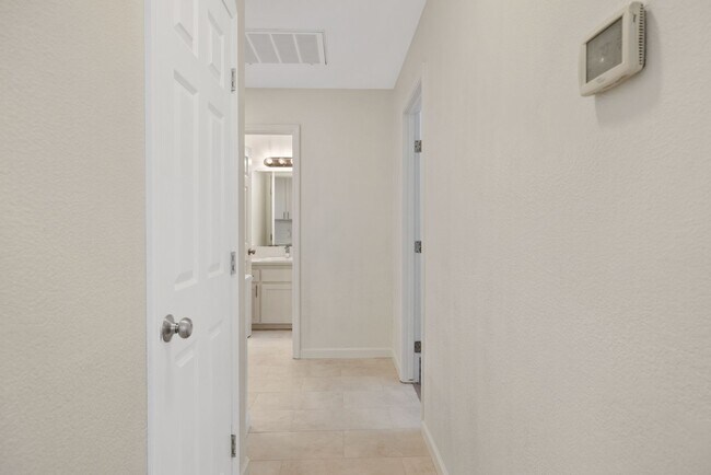 Building Photo - NW Visalia Home Coming Soon!