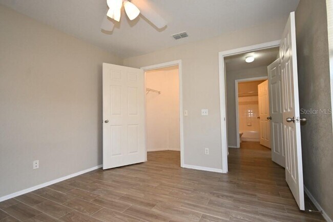 Building Photo - 5904 Willow Ridge Dr