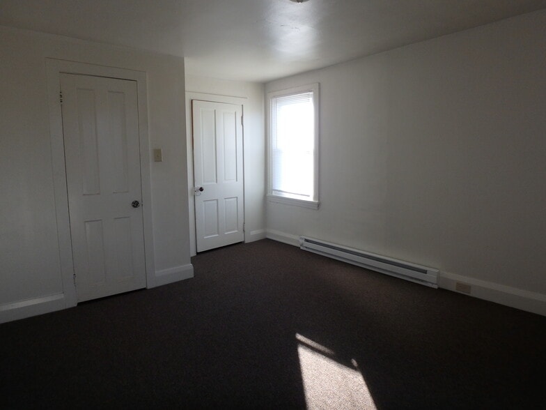 Building Photo - 600 Broad St