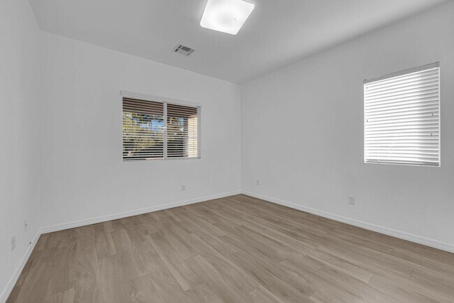 Building Photo - 914 Armandito Dr