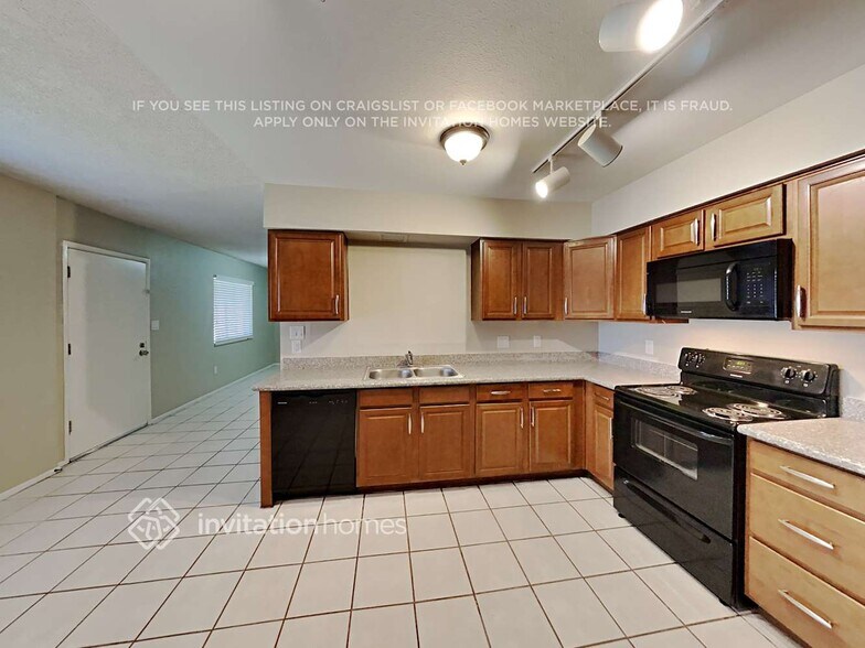Building Photo - 3743 W Gelding Dr
