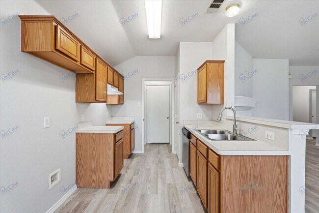 Building Photo - 412 Pin Oak Ln