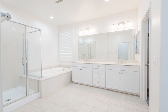 Building Photo - 16220 Retreat Ct