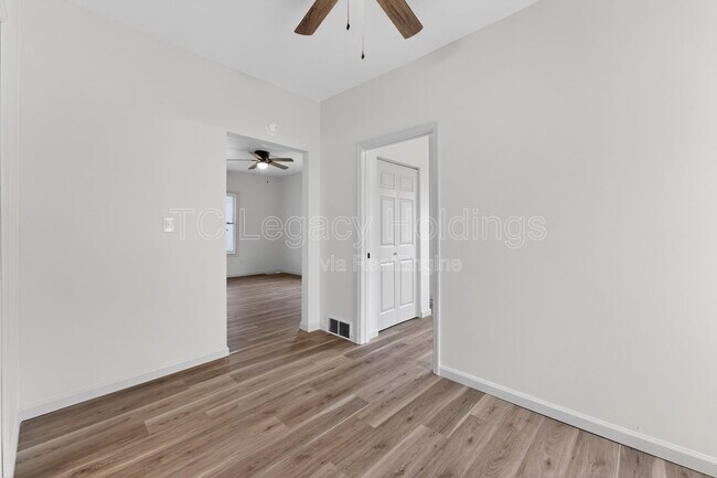 Building Photo - 407 Simpson Ave
