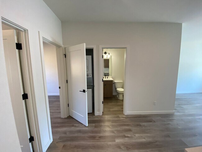 Building Photo - 2-Bedroom, 1-Bath Home in North Portland!