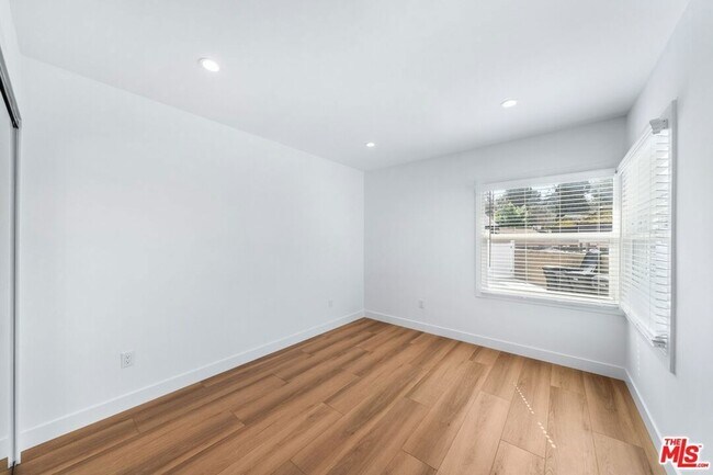 Building Photo - 1258 Mariposa St