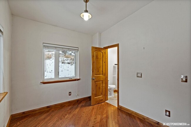 Building Photo - Eagle River Valley Escape