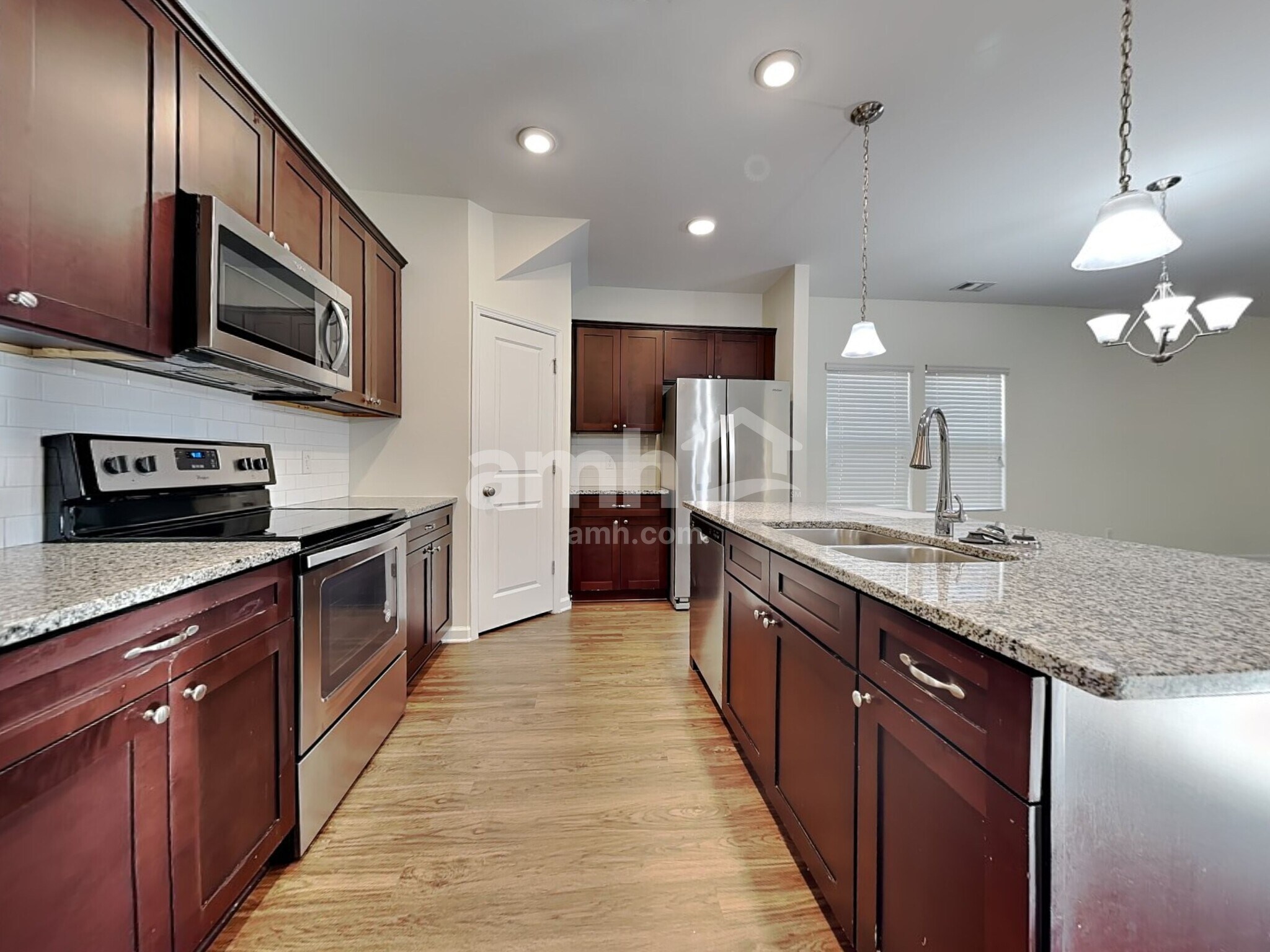 Building Photo - 202 Dogwood Cir