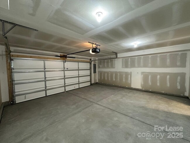 Building Photo - 1635 Blanche St